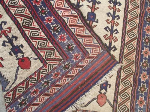 HAND WOVEN PERSIAN CARPET