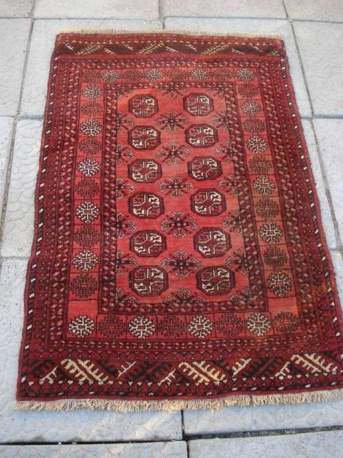 HAND WOVEN PERSIAN CARPET