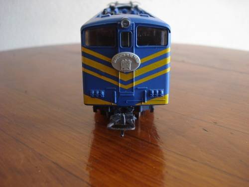 LIMA HO SCALE BLUE TRAIN AND 2 COACHES