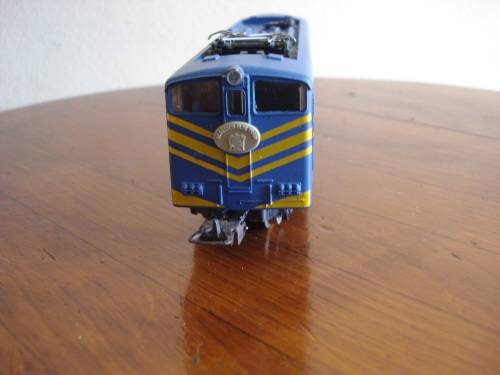 LIMA HO SCALE BLUE TRAIN AND 2 COACHES