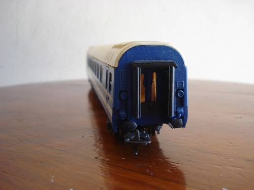 LIMA HO SCALE BLUE TRAIN AND 2 COACHES