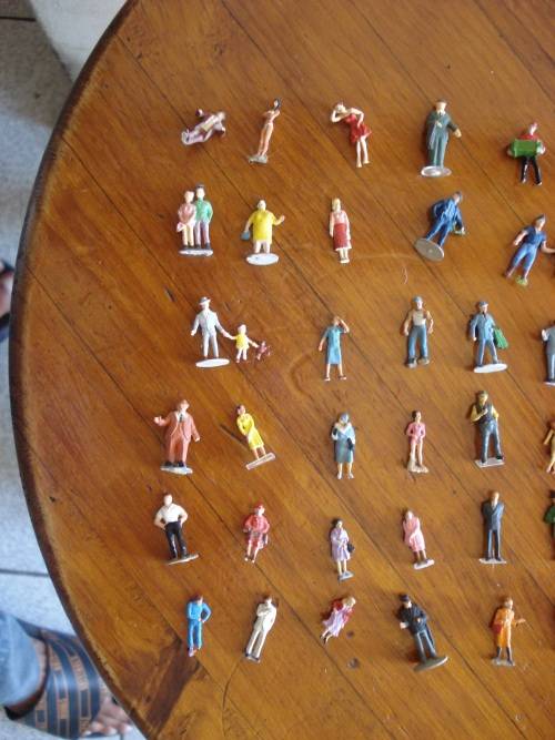 HO SCALE VARIOUS PEOPLE