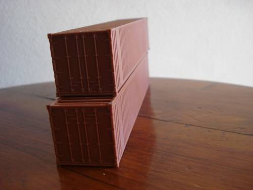 2 X HO SCALE SHIPPING CONTAINERS