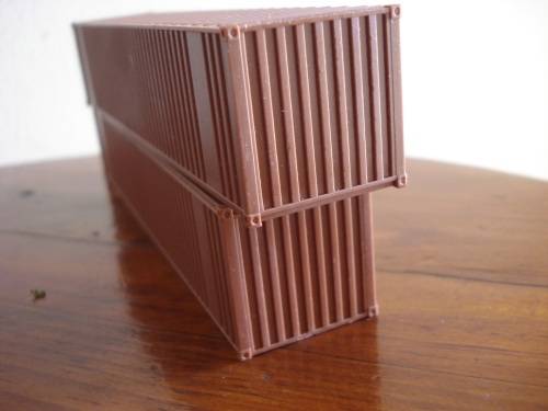 2 X HO SCALE SHIPPING CONTAINERS
