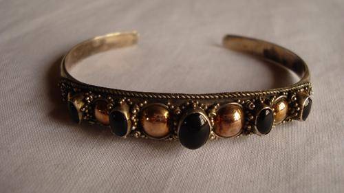 VINTAGE STERLING SILVER BANGLE WITH FILLIGREE DESIGN