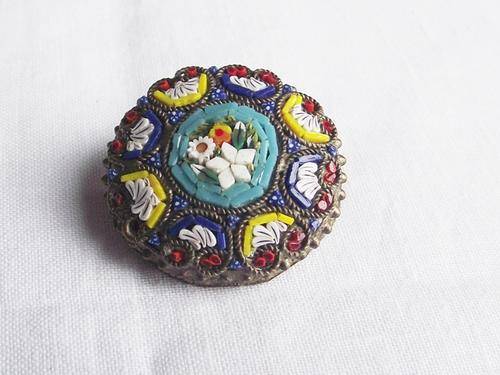LOVELY HIGHLY DETAILED MICRO-MOSIAC BROOCH