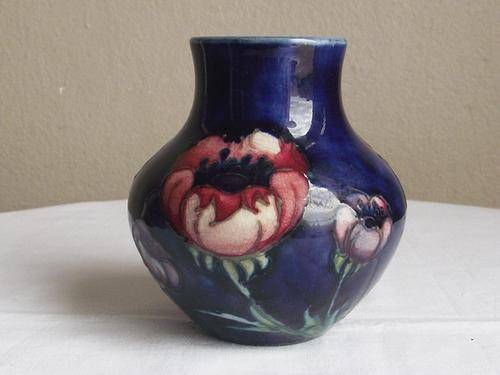 CHARMING LITTLE MOORCROFT VASE