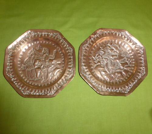 HAND BEATEN!!! Pair of Copper Plates with Lots of Detail (Weighing 450g)
