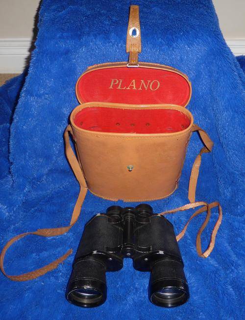 PLANO 10X50 Binoculars in Leather Case & Leather Straps
