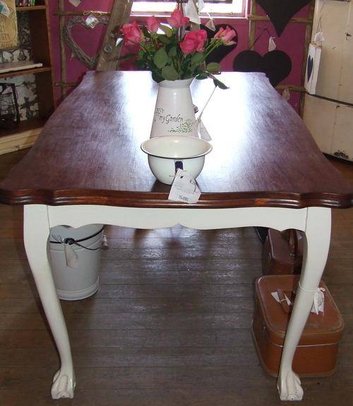 ball and claw table