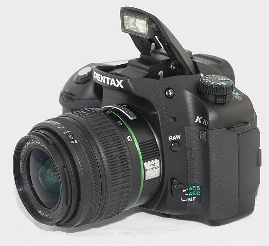 PENTAX K10D CAMERA.WITH 18-55mm +80-200mm + 75-300mm LANS AND BAG