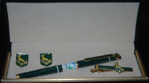 Scarce 1995 Rugby World cup Pen, tie pin and cuff lings memorabilia set