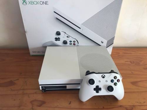 XBOX ONE S 500GB Console with 3 Games & One Controller Great Condition!