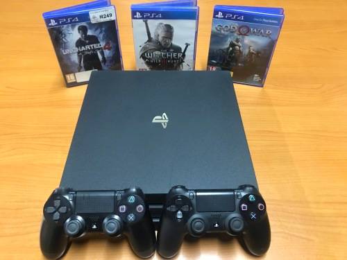 PS4 PRO 1TB With 2 Official Playstation Controllers & 3 Games, Great Condition! (Free Shipping)