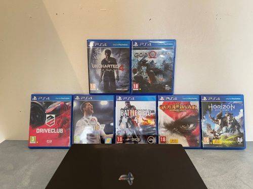 PS4 PRO With 1 V2 Controller and 7 Great Games Great Condition!