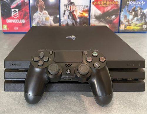PS4 PRO With 1 V2 Controller and 7 Great Games Great Condition!