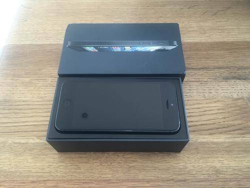 iPhone 5 64GB Boxed In Good Condition! (BLACK)
