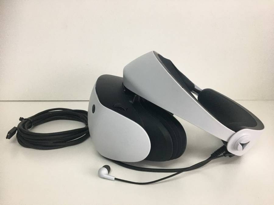 Sony PlayStation VR2 Headset + 2 Controllers Game Not Included Immaculate Condition! ( PS5 Needed )