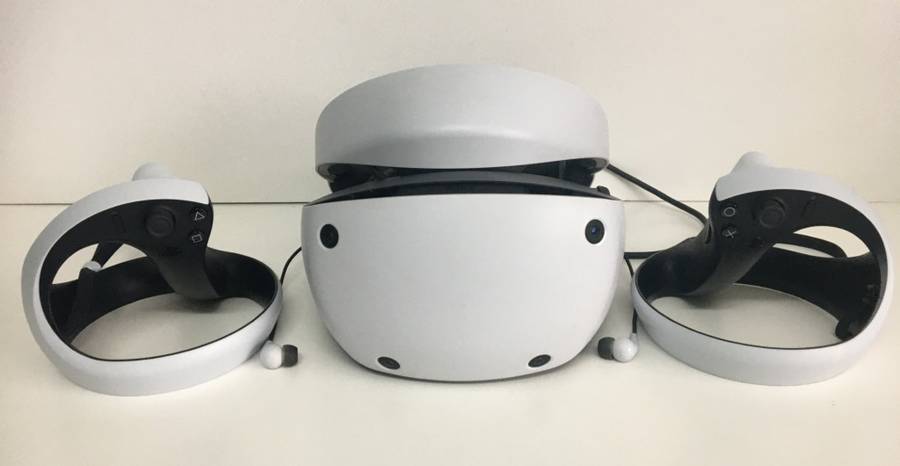 Sony PlayStation VR2 Headset + 2 Controllers Game Not Included Immaculate Condition! ( PS5 Needed )