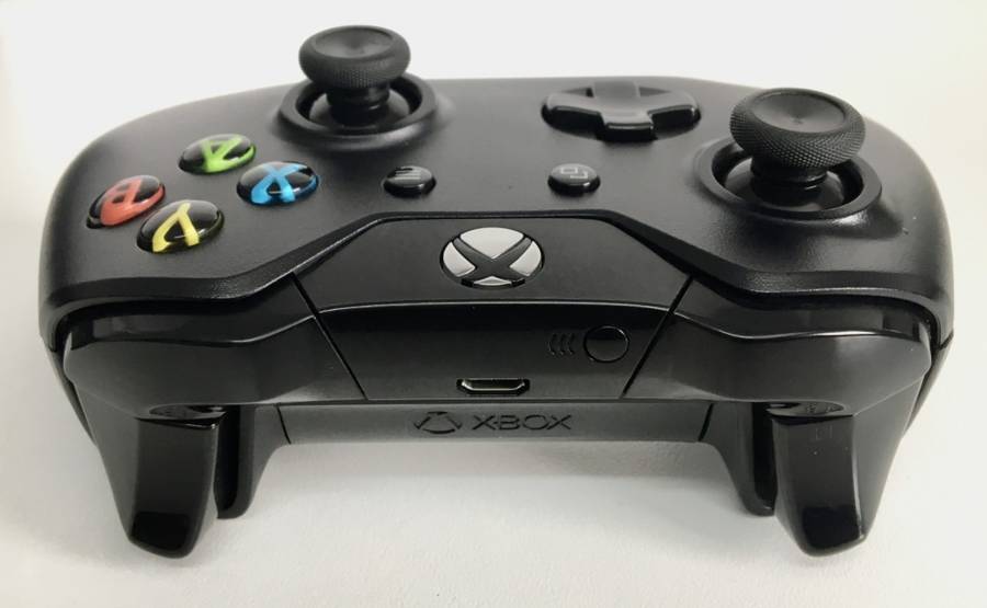 Xbox One 500 GB Console With Wireless V2 Controller And 7 Game Titles Great Condition!