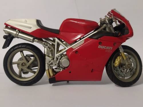 Iconic motorcycle models, Ducati and Suzuki