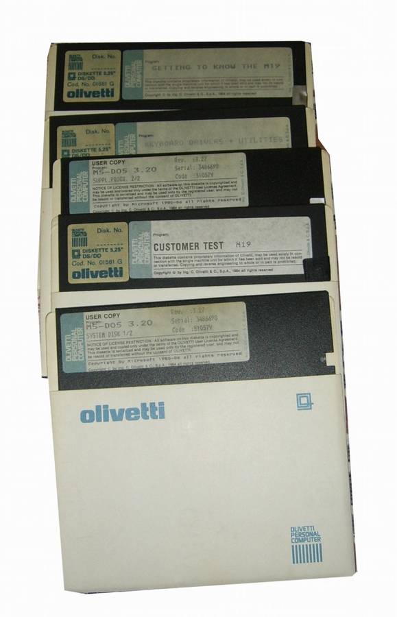 Olivetti M-19 Binder Manuals MS-DOS 3.2 and GW-Basic Guide