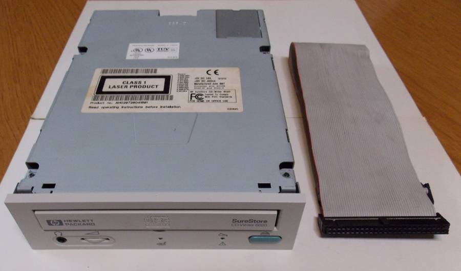 HP SureStore 6020 CD Writer SCSI with Cable (1997)