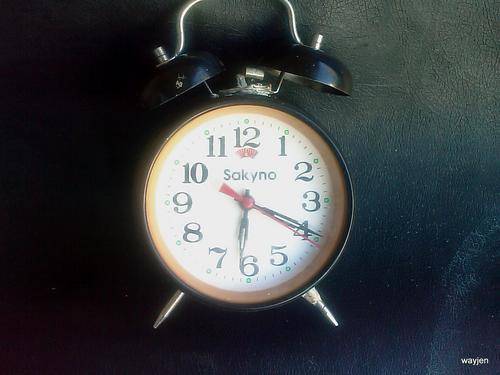 SAKYNO ALARM CLOCK. PARTS ARE BROKEN. WORKING BUT NEEDS REPAIRING. SOMETHING LOOSE INSIDE.