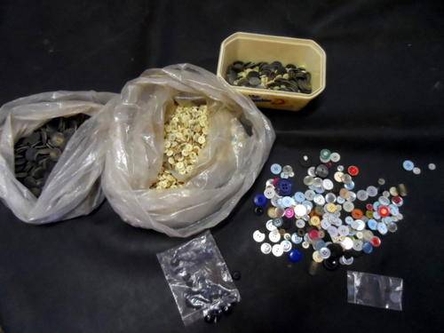 JOBLOT OF BUTTONS FOR Meeks ONLY.