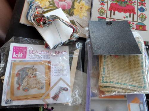SMALL JOBLOT OF CRAFT BOOKS AND SOME CROSS STITCH KITS.