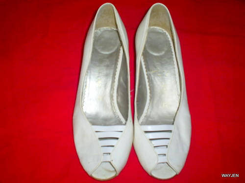 LADIES SIZE 4 1/2cm WHITE PEEPTOE SHOE. 5cm HEEL. SOME SCUFF MARKS.