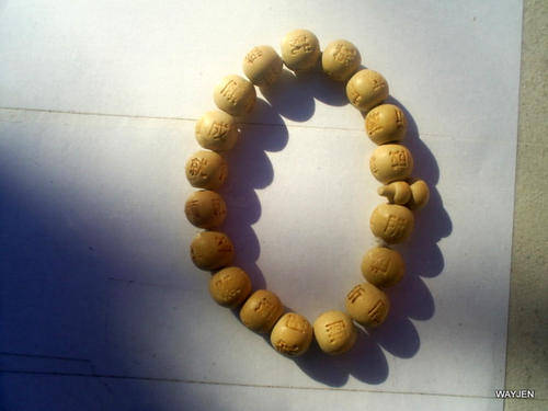 WOODEN BEADS BANGLE.
