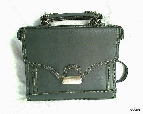 BEAUTIFUL BLACK BOX TYPE HANDBAG WITH WHITE STITCHING.7 DIFFERENT PACKING SPACES. 3 ZIPS WORKING.