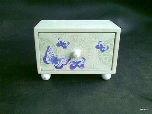 BUTTERFLY JEWELLERY/TRINKET LITTLE DRESSER. VERY NEAT.