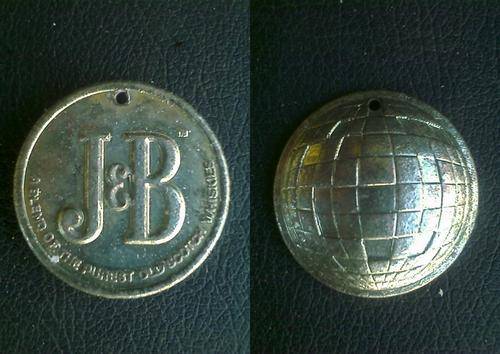 J & B 40gram MEDALLION. A BLEND OF THE FINEST OLD SCOTCH WHISKIES.