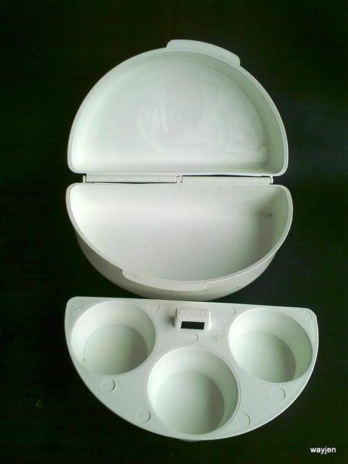 3 EGG POACHER. MICRO ONLY. INNER CAN BE REMOVED AND BOWL CAN BE USED TO MAKE OMELETS.