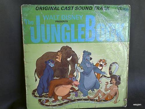 THE JUNGLE BOOK SOUNDTRACK RECORD. WALT DISNEY. COVER HAS DAMAGE. VINYL SEEMS PERFECT.