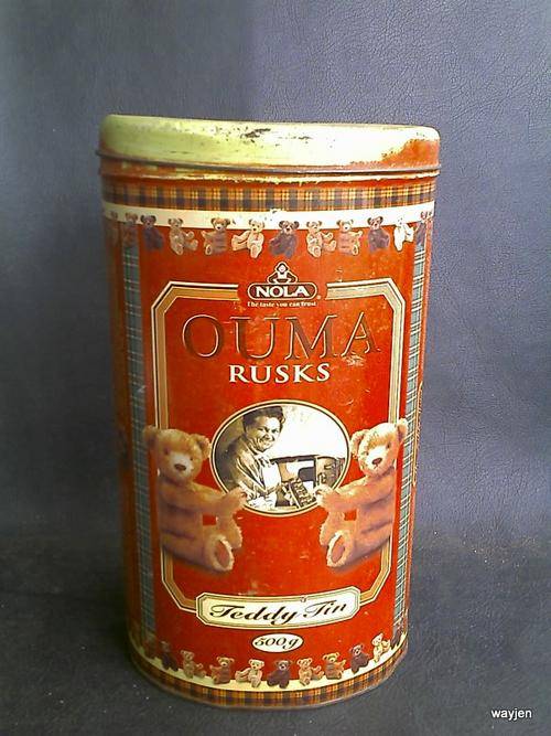 OLD LOOKING OUMA RUSKS STORAGE TIN. 500g TIN. SOME RUSTING ON PLACES.