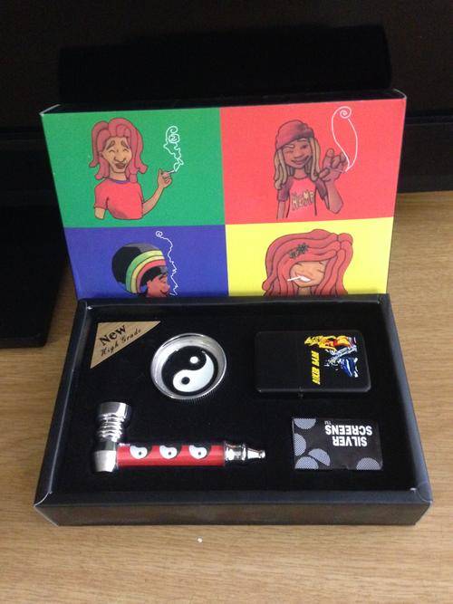 Variety Smoke Box (included 2 Pipes, 1 Metal Grinder and Pipe Screens)