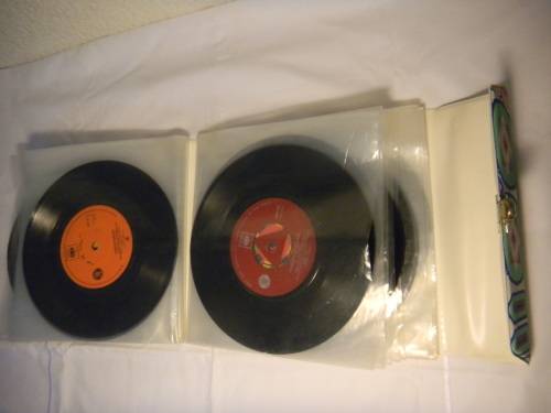 VINTAGE COLLECTION OF VINYL 7 SINGLES