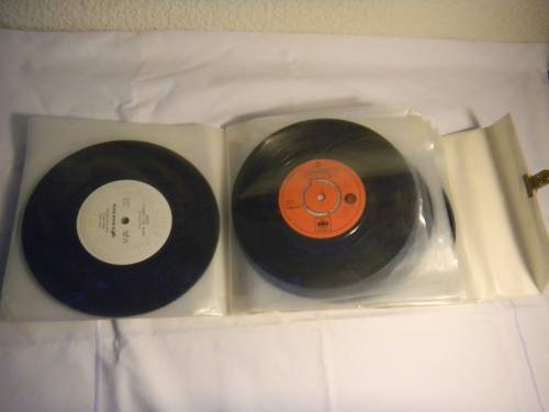 VINTAGE COLLECTION OF VINYL 7 SINGLES