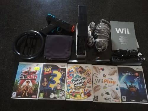 Wii Console Black with x5 Wii games and lots of extras (Wii)