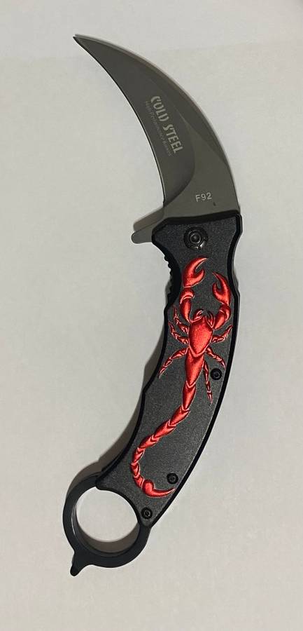 Blood Scorpion Karambit knife