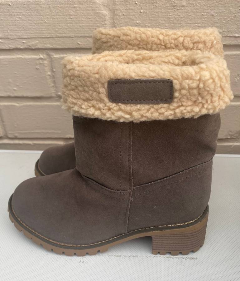 Woman`s Fleece Winter Ankle Boots Chunky Stacked Heeled - Brown - Size 6 (Customer return - no box)