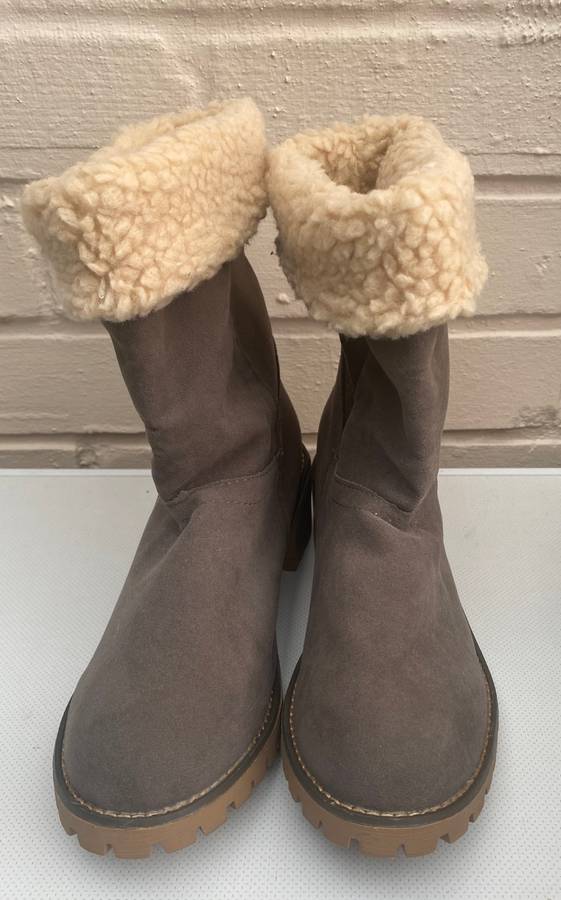 Woman`s Fleece Winter Ankle Boots Chunky Stacked Heeled - Brown - Size 6 (Customer return - no box)