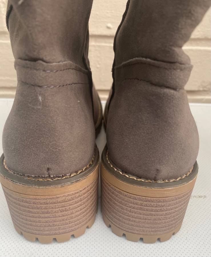 Woman`s Fleece Winter Ankle Boots Chunky Stacked Heeled - Brown - Size 6 (Customer return - no box)
