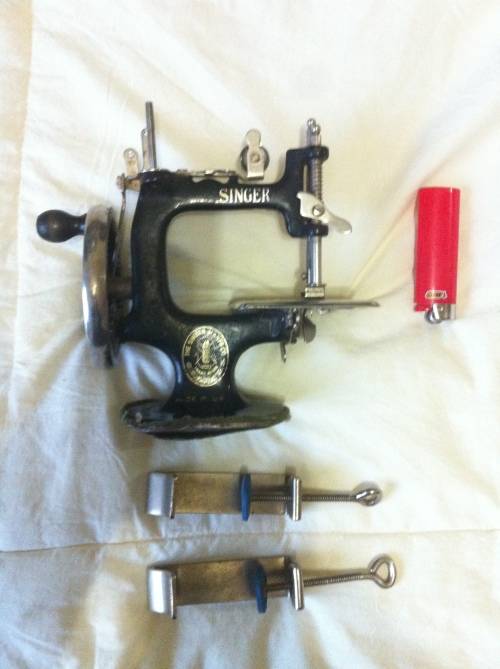 Toy Cast Iron Hand Crank Singer Sewing Machine working condition
