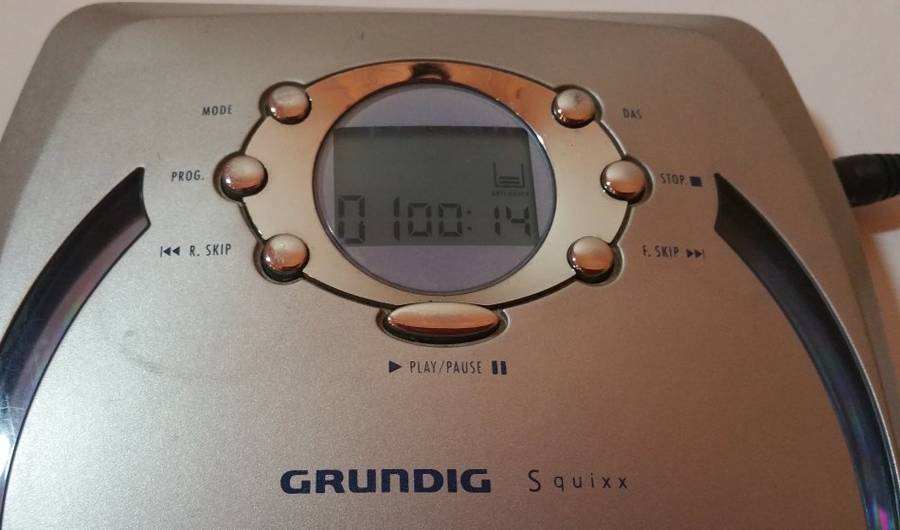 GRUNDIG SQUIXX PORTABLE CD PLAYER [CD-WALKMAN]