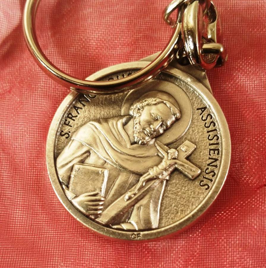 KEYRING WITH MEDAL OF ST FRANCIS OF ASSISI AND POPE FRANCIS - SOUVENIR FROM THE VATICAN