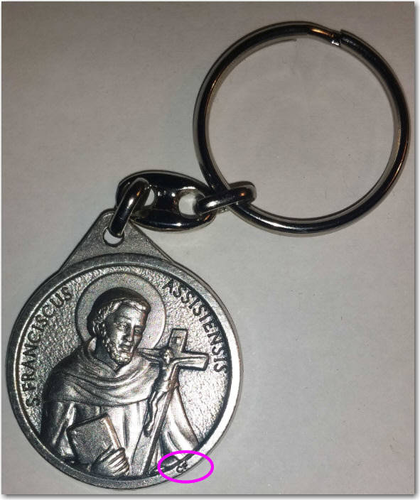 KEYRING WITH MEDAL OF ST FRANCIS OF ASSISI AND POPE FRANCIS - SOUVENIR FROM THE VATICAN
